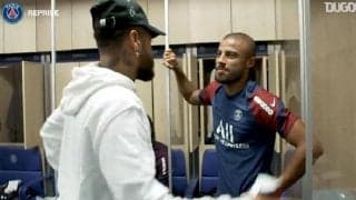 元バルセロナコンビの“ブロマンス”再び！パリでの再会に厚い抱擁を交わす！