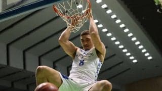 激しいつばぜり合いの中、島根スサノオマジックがレバンガ北海道相手に粘り勝ち