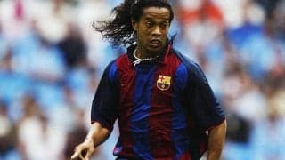 スカッとゴール！ バルセロナでのロナウジーニョ氏の伝説の始まりとなった豪快ミドルシュート
