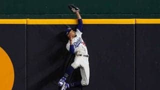 【MLB 優勝決定S】「なんて化け物だ」Aロッドも驚き隠せず…ド軍ベッツの“本塁打強奪”に米称賛の嵐