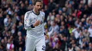 スカッとゴール！後ろからのボールを上手く体を捻って捉えるイグアインのハイレベルボレー