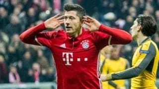 レヴァンドフスキがCLアーセナル戦で決めた華麗なノールックヒールアシスト【ベスト・アシスト】