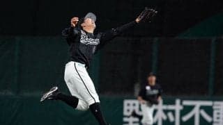 ロッテ中村奨、大ピンチ救う背走ジャンピングキャッチ！　超美技に球場どよめき