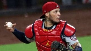 【MLB】名捕手38歳モリーナ、2年契約を要望も米メディアの見解は…　「大減俸はほぼ確実」