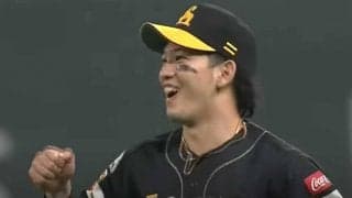 強肩捕手が完璧補殺！　ハム中田もお手上げ、鷹栗原の“マロン砲”に球場どよめき