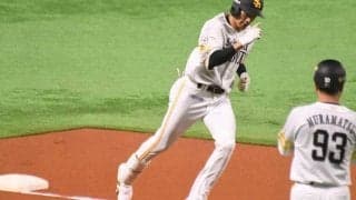 鷹・柳田、衝撃の泳ぎながらスタンドイン！　驚愕の28号2ランで浅村に3本差