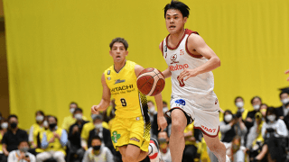 第4節のベストオブタフショット…1位はハードなDFに怯まなかった藤井祐真のジャンパー