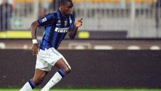 DFに囲まれたエトーが、ミリートに通したピンポイントアシスト【ベスト・アシスト】