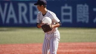 【大学野球】神宮で連日の珍事　「嵐ライブ」風船が舞い込み、投手がナイスキャッチで場内沸く