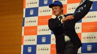 【ドラフト】破けたズボンで晴れ舞台？　爆笑さらったDeNA2位の中大・牧が秘めるパフォ力