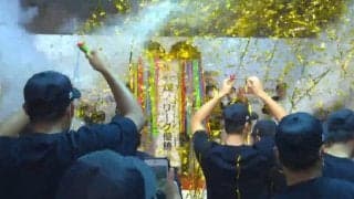 ビールかけの替わりは“くす玉割り”　3年ぶりリーグ優勝の祝勝会もコロナ禍で新様式