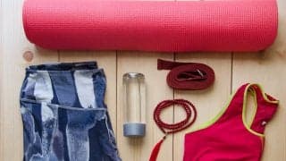 ヨガの服装に悩む…どんなヨガウェアがいい？専門家が解説