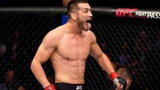 マウスピースが吹き飛ぶ　UFCの一撃失神KOに海外再衝撃「エグい」「綺麗に入ったな」
