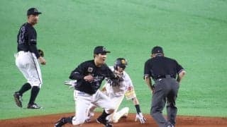 鷹・周東「めちゃくちゃ焦った」　牽制に誘い出されても驚異の11試合連続盗塁