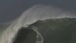 ビル6階相当、18m超の巨大波を制覇　海外サーファーに衝撃「こんな波見たことない」