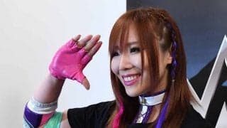 WWEの美女カイリ、スーツ＆スカーフのフォーマルな姿を米絶賛「美しくてかわいい」