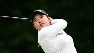 前年女王の鈴木愛は32位発進　ツキなく波乗れず「うーん…全部うまいこといかん」