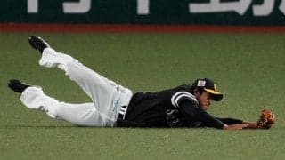 まるでギータ？　鷹・柳町の超人的ダイビング＆好送球にファン「すげーやつ出てくるな」