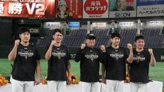 巨人連覇の4番・岡本が衝撃の片手弾　専門家が解説する「三冠打法」の極意