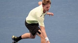  メドヴェデフ撃破で4強入り 