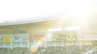 前代未聞の珍事が発生　ロッテ対楽天戦が“西日“で中断「日差しがキツいため…」