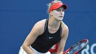 テニス美女がハロウィンにセクシーなコスプレ。格闘ゲームの衣装で「誰かプレーしたい？」