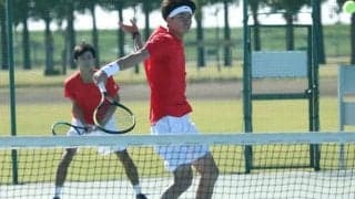 男子ダブルスは２組とも初戦敗退。女子シングルスは１１選手が明日の２回戦に臨むことに