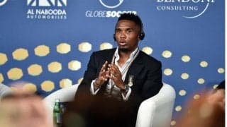 元バルサのエトー 母国で交通事故に巻き込まれ車が大破...幸いにも本人は無事