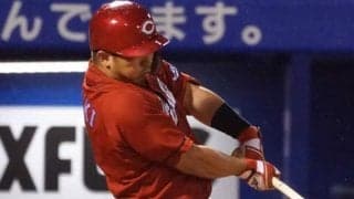 広島鈴木誠、球団初の5年連続打率3割に到達！　1番起用で圧巻の3打数3安打
