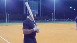 弾丸場外アーチが走行中の車を大破…　全米一不幸な強打者の結末にファン「超やばい」