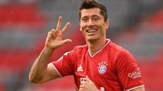 47戦55発で三冠達成のレヴァンドフスキがバロンドール受賞!? 粋な計らいにニンマリ