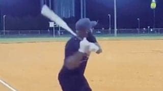 弾丸ライナーが走行車に直撃　破壊音立てた“場外弾”に米反響「なぜ車は止まった？」