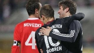 ロッベンが見せたまるで背中に目があるかのようなハイキックパス【ベスト・アシスト】