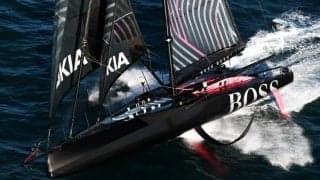 世界一周ヴァンデ・グローブ。〈HUGO BOSS〉がトップへ