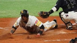 ロッテ井上まさか…　送球落球のタイムリーエラーで鷹が試合を振り出しに戻す