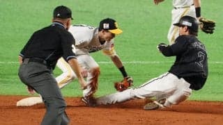 “甲斐キャノン”が炸裂！　藤原恭大の二盗阻止、鷹は絶体絶命の窮地脱する