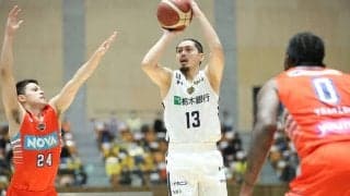 第2Qに30得点を挙げ勢いに乗った宇都宮が勝利し、破竹の10連勝を飾る