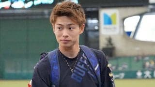 オリ山岡、紫蝶のお洒落“鬼滅グラブ”にファン興奮　「胡蝶さん！」「牛柱ですか？」