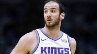 キャリア11年を誇るビッグマン、コスタ・クーファスが今季のNBA復帰を狙う