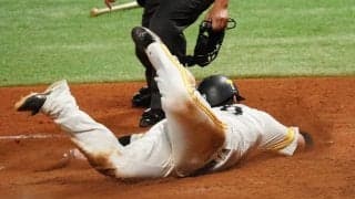 「鬼ごっこで周東から逃げてるみたい」　鷹・甲斐の全力ヘッスラ生還にファン注目