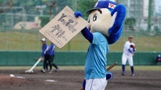 中日ドアラが男前すぎる…引退の吉見と記念撮影、動画に込めた“粋な仕掛け”とは？