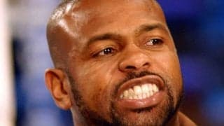 タイソン待ってろ　51歳ジョーンズJr.の唸るミット打ちに海外感嘆「流れるような動き」