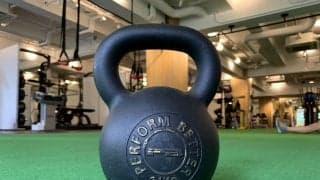 ダンベルとケトルベル、違いは？どっちを使うべき？FLUX CONDITIONINGSトレーナーが解説