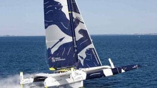 マキシトライマラン2艇が世界一周最短最速記録に挑戦中