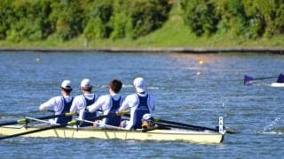 漕がずにボートを進める中大コックス・星逸人ー第47回全日本大学選手権