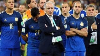 元アルゼンチン代表指揮官サベーラ氏、元同僚マラドーナの訃報受け緊急入院…