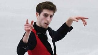 顔まで真っ青！　アラジンの“ランプの魔人”に扮したフィギュア選手　これは誰？