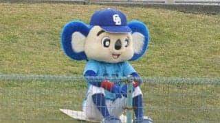 踊るチアドラに寄るわ寄るわ…中日ドアラだから撮れた“超どアップ映像”が「GOOD！」