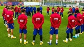 マラドーナへの“黙祷”から始まったバルサ全体練習  亡くなった“伝説”を偲ぶ