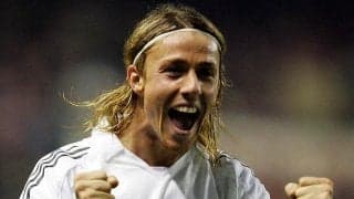 グティがエレガントな3人抜きドリブル&絶妙スルーパスでオーウェンをアシスト【ベスト・アシスト】